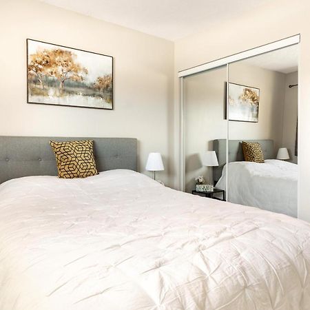 Entire 2 Bedroom Apartment Downtown - U3 Ватерлоо Экстерьер фото