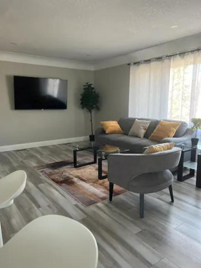 Entire 2 Bedroom Apartment Downtown - U3 Ватерлоо Экстерьер фото