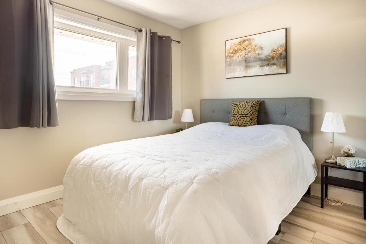 Entire 2 Bedroom Apartment Downtown - U3 Ватерлоо Экстерьер фото